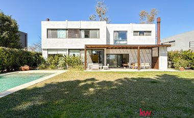 Casa  en venta en El Encuentro con laguna- Benavidez