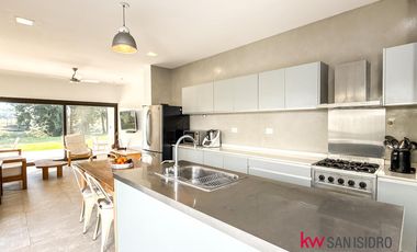 Casa  en venta en El Encuentro con laguna- Benavidez