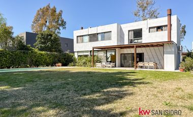 Casa  en venta en El Encuentro con laguna- Benavidez