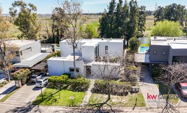 Casa  en venta en El Encuentro con laguna- Benavidez