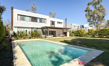 Casa  en venta en El Encuentro con laguna- Benavidez