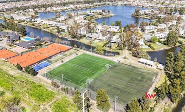 Casa  en venta en El Encuentro con laguna- Benavidez