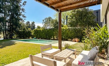 Casa  en venta en El Encuentro con laguna- Benavidez