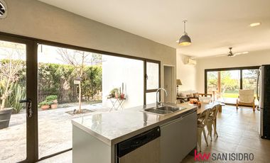 Casa  en venta en El Encuentro con laguna- Benavidez