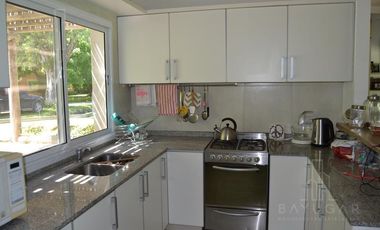 BAYUGAR PROPIEDADES/ LINDISIMA CASA EN LA RESERVA