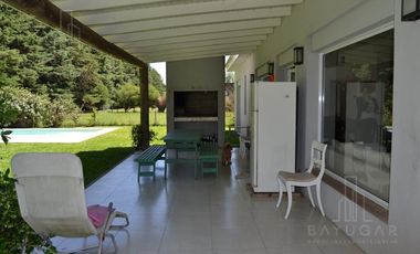 BAYUGAR PROPIEDADES/ LINDISIMA CASA EN LA RESERVA