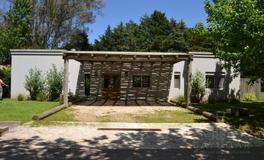 BAYUGAR PROPIEDADES/ LINDISIMA CASA EN LA RESERVA