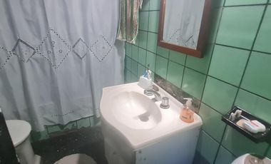 Lote con casa a refaccionar