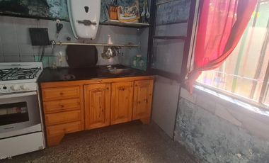Lote con casa a refaccionar