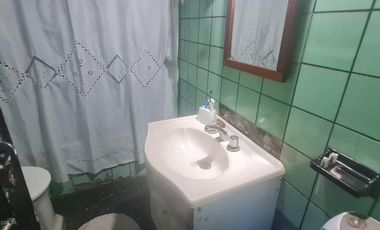 Lote con casa a refaccionar