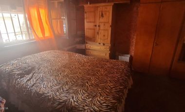 Lote con casa a refaccionar