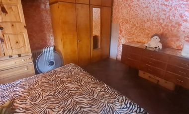 Lote con casa a refaccionar