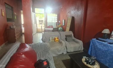 Lote con casa a refaccionar