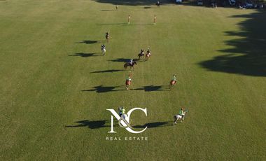 Casa en venta en Costa Esmeralda fondo con  pinos