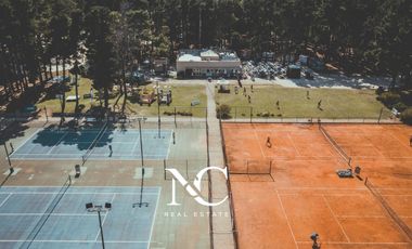 Casa en venta en Costa Esmeralda fondo con  pinos