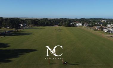 Casa en venta en Costa Esmeralda fondo con  pinos