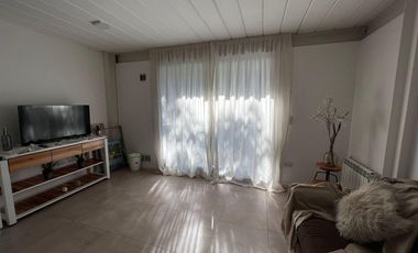 Departamento amoblado de 2 ambientes con cochera y terraza propia