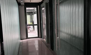 Departamento amoblado de 2 ambientes con cochera y terraza propia