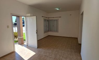 IMPERDIBLE CASA ESQUINA EN BARRIO PARQUE NORTE - MONTE CRISTO