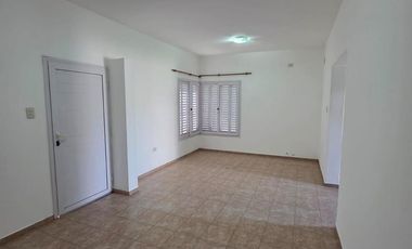 IMPERDIBLE CASA ESQUINA EN BARRIO PARQUE NORTE - MONTE CRISTO