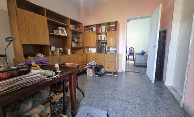 Galpón, casa 3 amb con jardín  venta