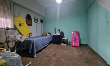 Galpón, casa 3 amb con jardín  venta