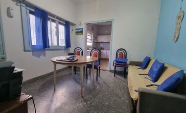 Galpón, casa 3 amb con jardín  venta