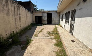 Galpón, casa 3 amb con jardín  venta