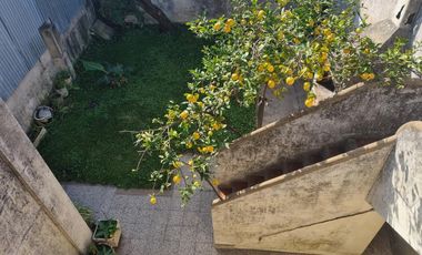 Galpón, casa 3 amb con jardín  venta