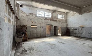 Galpón, casa 3 amb con jardín  venta