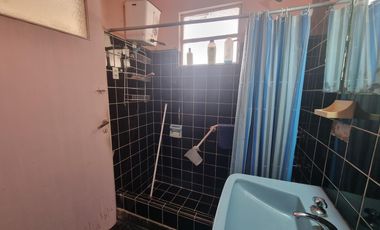 Galpón, casa 3 amb con jardín  venta