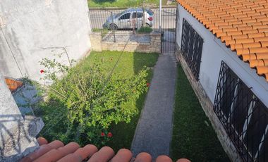 Galpón, casa 3 amb con jardín  venta