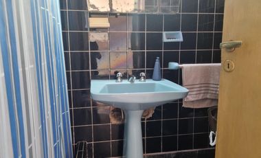 Galpón, casa 3 amb con jardín  venta