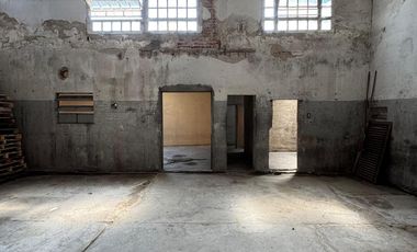 Galpón, casa 3 amb con jardín  venta