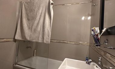 Casa de estilo desarrollada sobre doble lote en excelente zona residencial