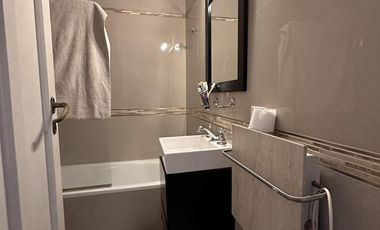 Casa de estilo desarrollada sobre doble lote en excelente zona residencial