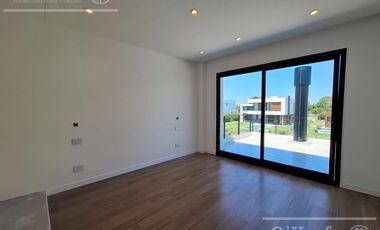 Casa de 6 ambientes En Venta  a estrenar en Greenville Polo Resort Hudson Berazategui