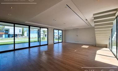 Casa de 6 ambientes En Venta  a estrenar en Greenville Polo Resort Hudson Berazategui