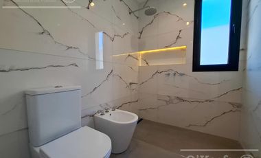 Casa de 6 ambientes En Venta  a estrenar en Greenville Polo Resort Hudson Berazategui