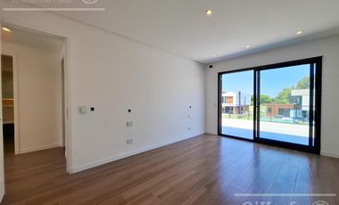 Casa de 6 ambientes En Venta  a estrenar en Greenville Polo Resort Hudson Berazategui