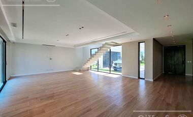 Casa de 6 ambientes En Venta  a estrenar en Greenville Polo Resort Hudson Berazategui