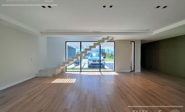 Casa de 6 ambientes En Venta  a estrenar en Greenville Polo Resort Hudson Berazategui