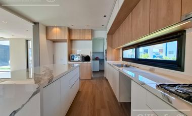 Casa de 6 ambientes En Venta  a estrenar en Greenville Polo Resort Hudson Berazategui