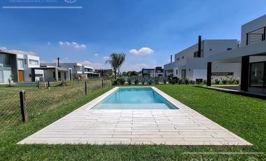 Casa de 6 ambientes En Venta  a estrenar en Greenville Polo Resort Hudson Berazategui