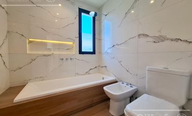 Casa de 6 ambientes En Venta  a estrenar en Greenville Polo Resort Hudson Berazategui