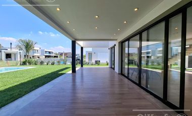 Casa de 6 ambientes En Venta  a estrenar en Greenville Polo Resort Hudson Berazategui