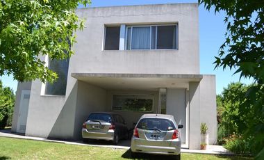BAYUGAR PROPIEDADES/ LINDISIMA CASA EN VENTA EN AYRES DEL PILAR