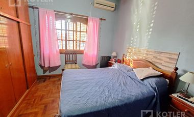 Casa con dos dormitorios y patio- Temperley