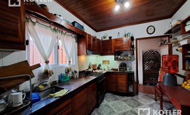 Casa con dos dormitorios y patio- Temperley