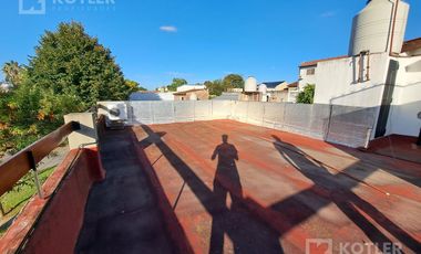 Casa con dos dormitorios y patio- Temperley